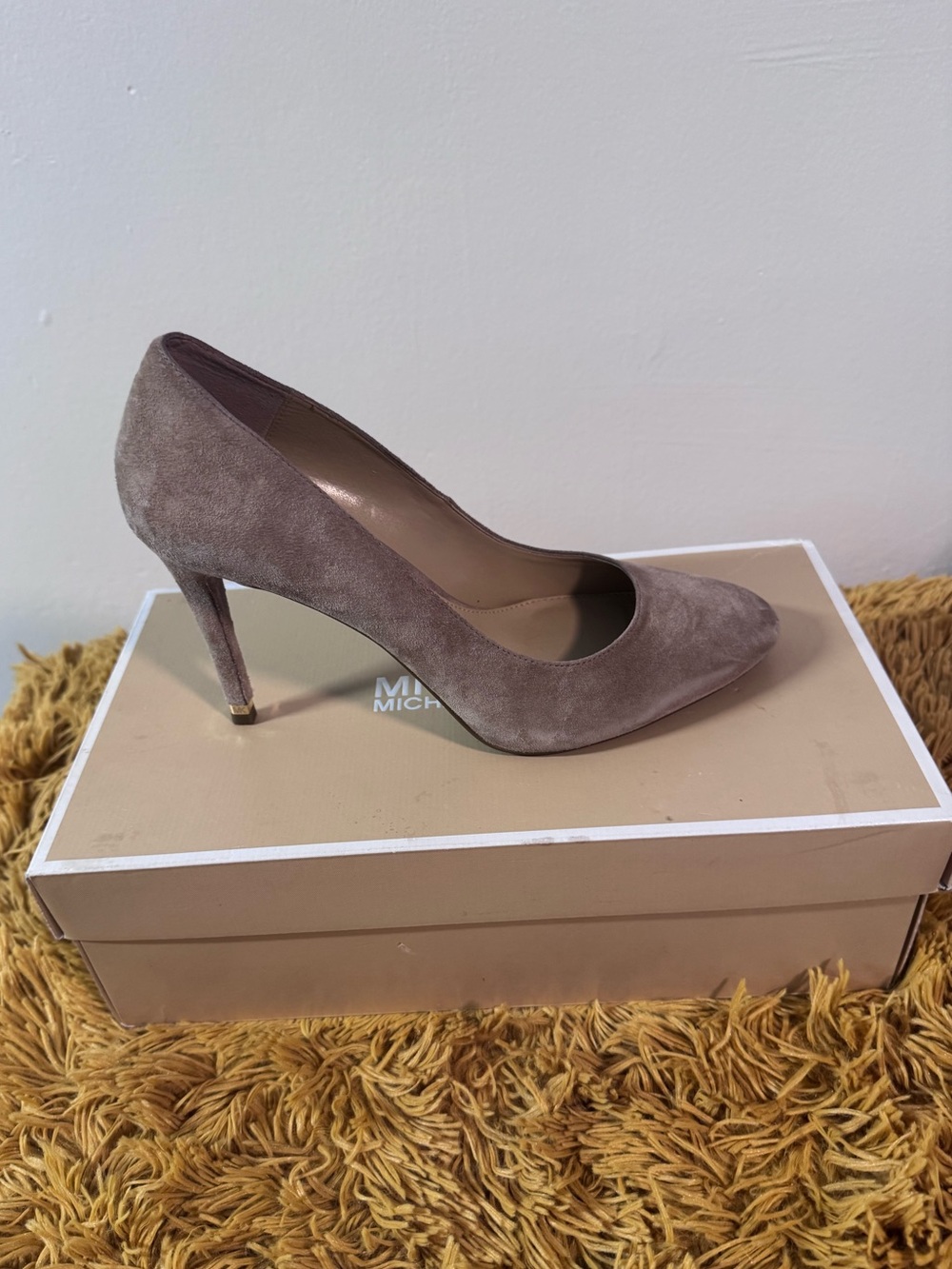 Michael Kors Taupe Suede Stiletto Pumps Pointed Toe Heels Size 10M - Picture 4 of 7